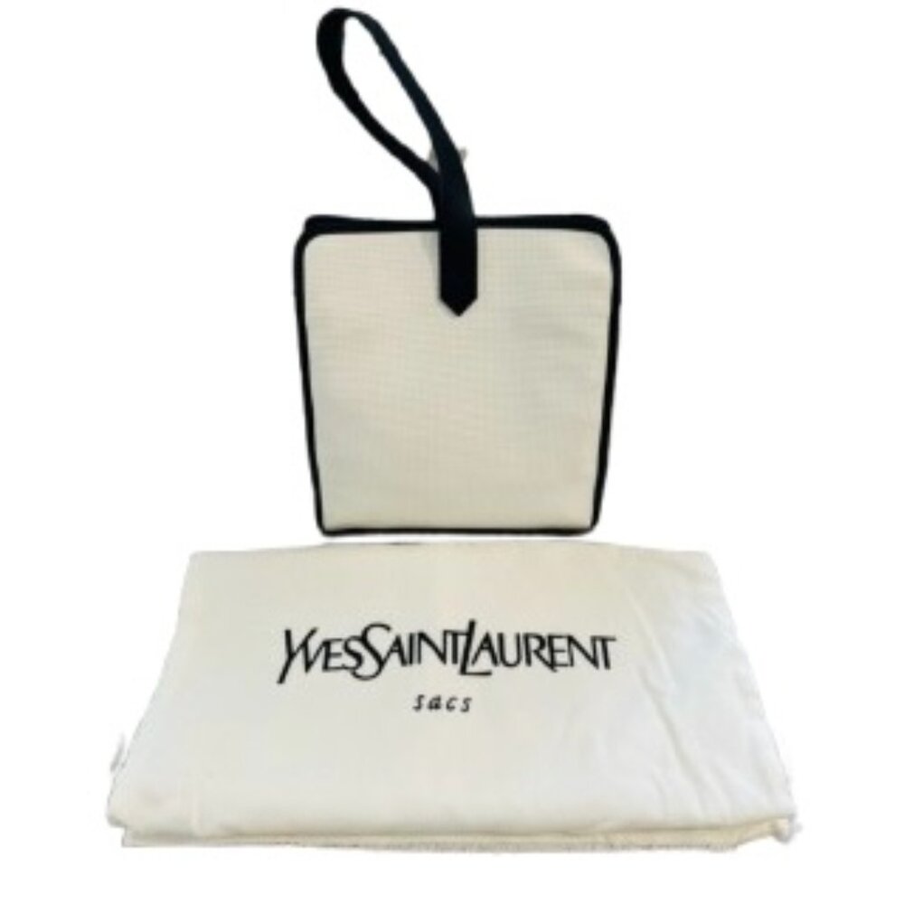 Yves Saint Laurent (YSL) Triangle Plate Cassandra Handle Bag w/COA and dust bag - Picture 2 of 10